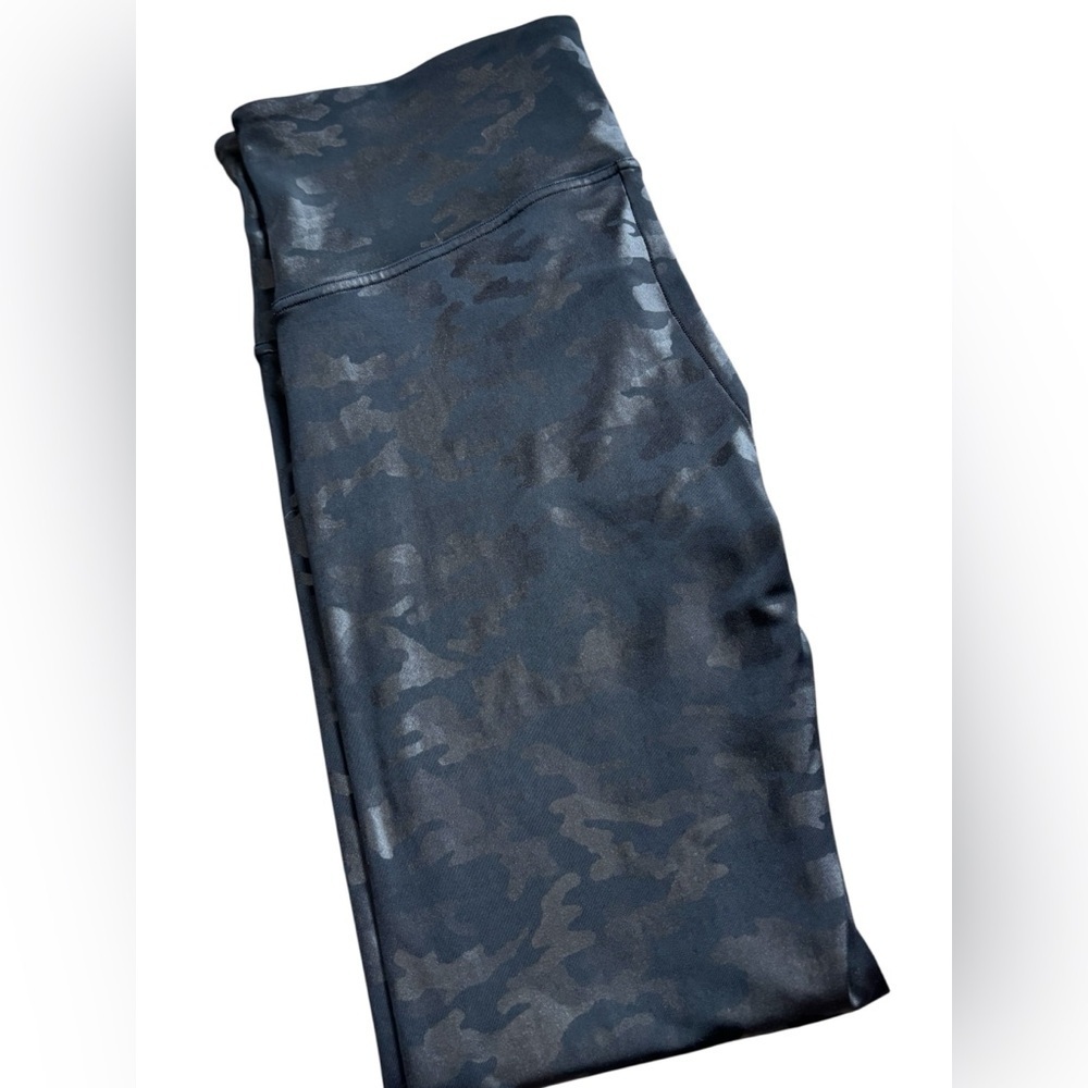 SPANX Faux Leather Camo Leggings Sz 2X High Rise Power Waistband | Style 20185R. - Picture 7 of 8